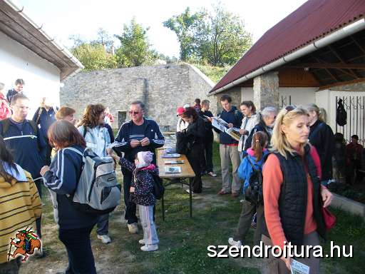 V-szendro-korul-gyalogszerrel-02.JPG