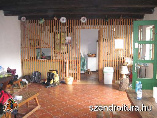 10-Hidegkuti-turistahaz-Matrakeresztes-20111028.jpg