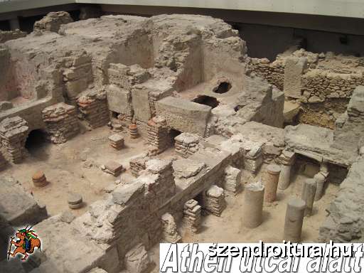 Athen-utcai-alatt.JPG
