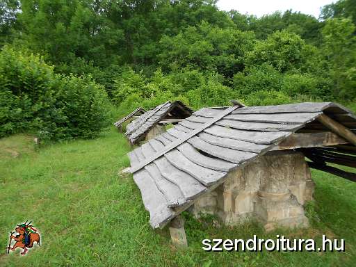 104-Huvosvolgytol-Tatabanyaig-20140616-18-Pilisszentkereszti-kolostorrom.JPG