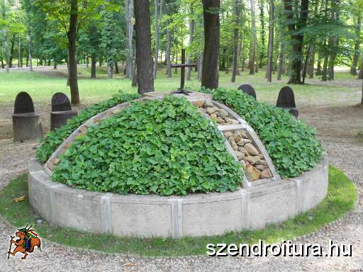 107-Huvosvolgytol-Tatabanyaig-20140616-18-Szent-korona-domb-Mariaremete.JPG